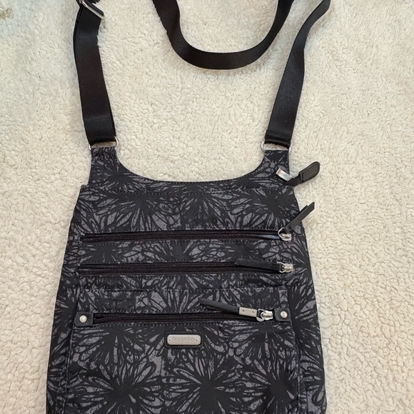 Baggallini Handbags - Baggallini GO Bagg Black and Gray Floral Crossbody Bag